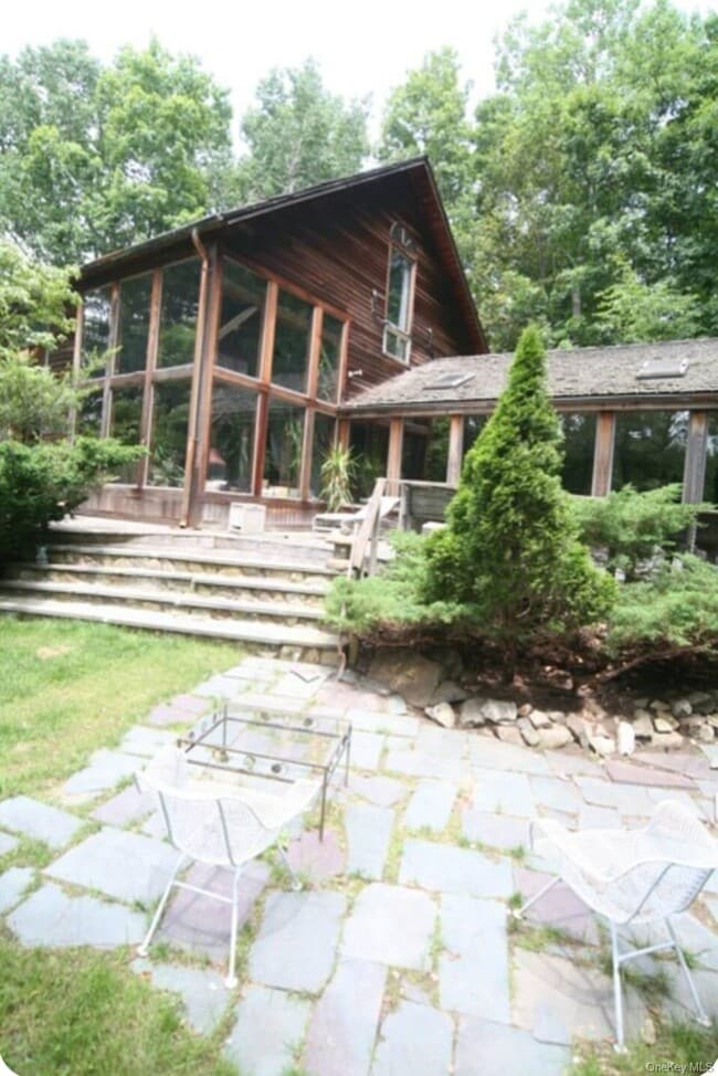 Building Photo - 95 Cascade Rd