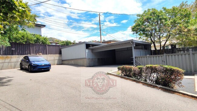 Building Photo - Remodeled 3 Bd 2 Ba Duplex Above Foothill