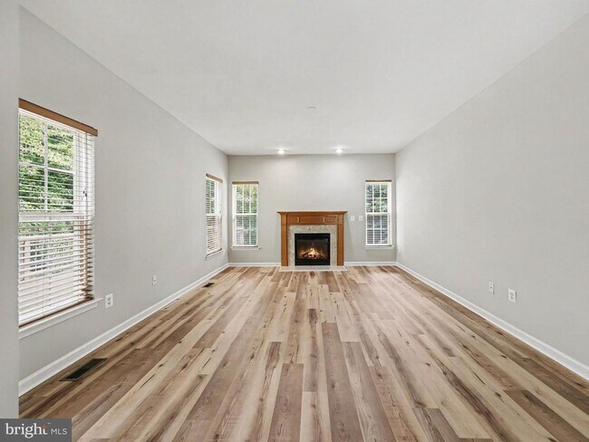 Building Photo - 5641 Eppes Island Pl