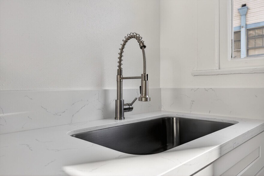 Building Photo - 525 Chestnut Ave