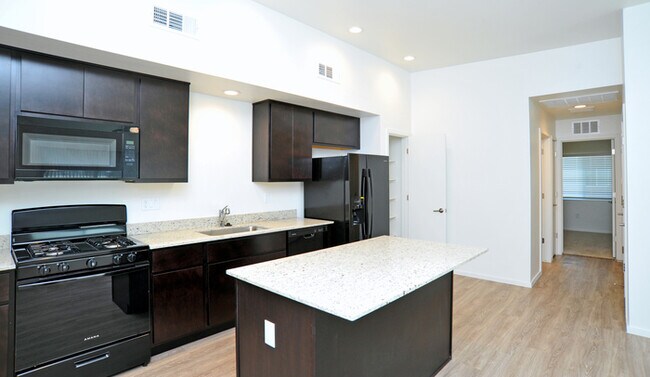 Building Photo - Modern Luxury in Central Tucson!