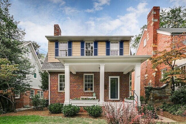 Building Photo - 3-Bed in the Heart of Washington, D.C. – Spacious 1996 Sq Ft with 2 Full Baths!"