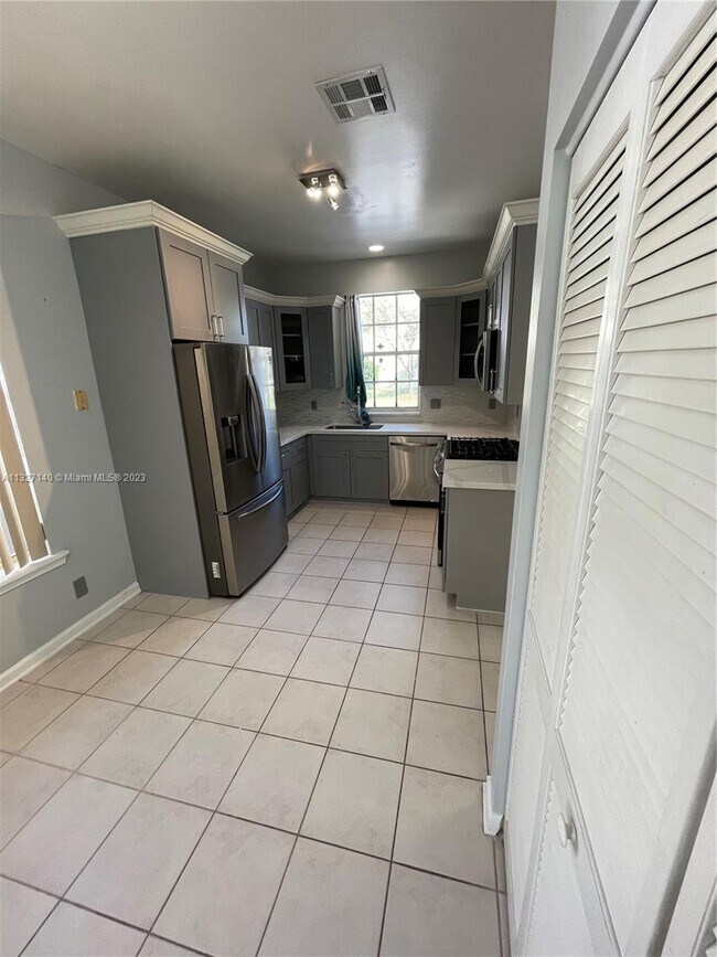 Building Photo - 5893 Plum Harbor Cir