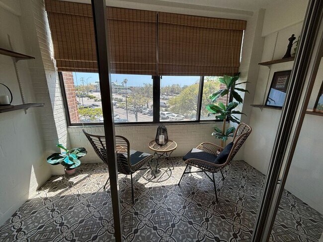 Building Photo - 14 Lockwood Dr