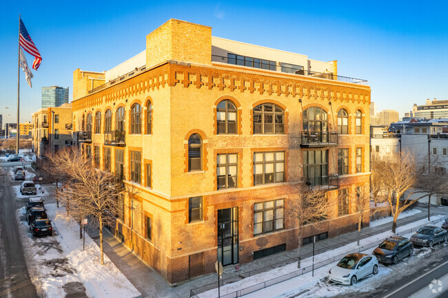 Primary Photo - Hubbard Street Lofts
