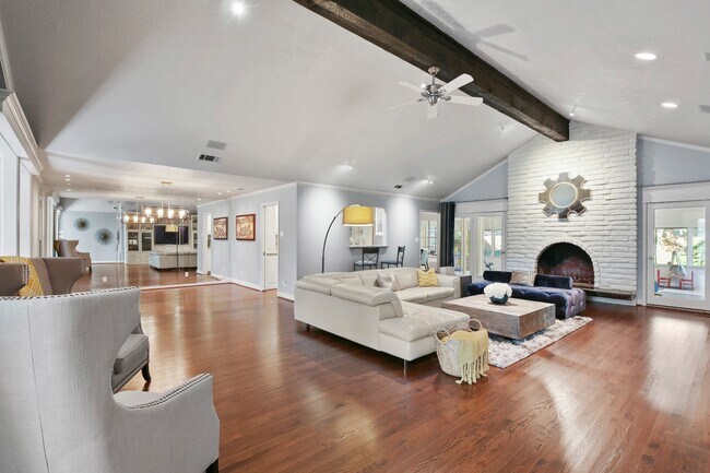 Building Photo - Jewel of Home, Large Lot,  in Wonderful Walkable Neighborhood!