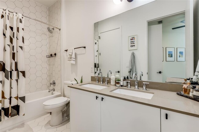 Building Photo - 800 Embassy Dr