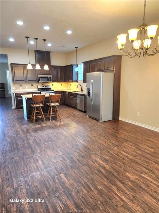 Building Photo - 4 Bedroom, 2 Bath in Dove Crossing Subdivi...