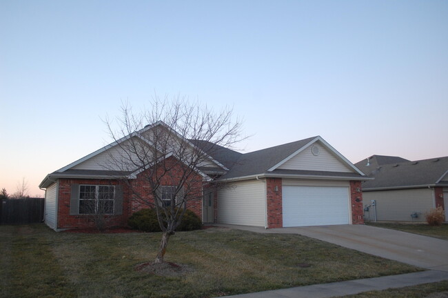Building Photo - 5007 Craydon Dr