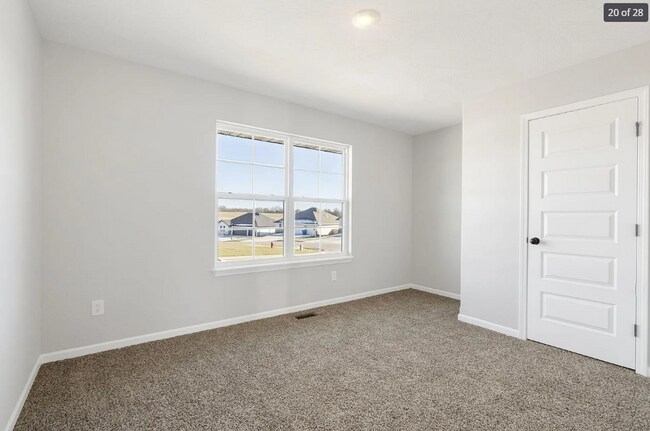 Building Photo - GORGEOUS 4 BED 2 BATH