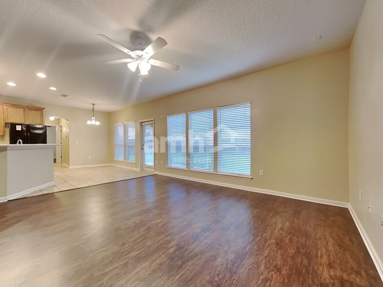 Building Photo - 9243 Prosperity Lake Dr