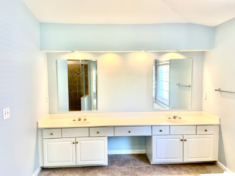 Building Photo - 400 Stedford Ln