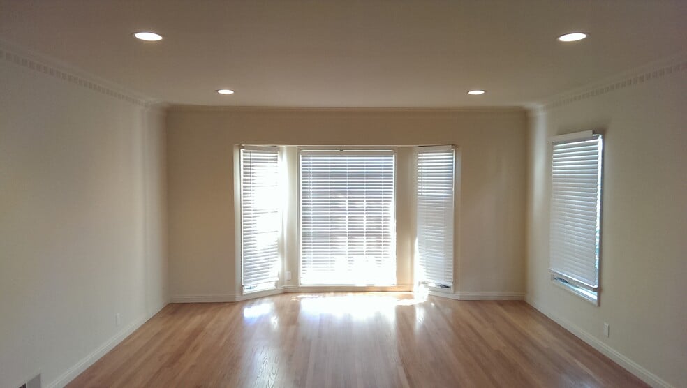 Living Room - 1226 S Longwood Ave