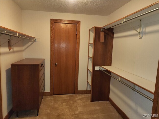 Building Photo - 36 Braunview Way