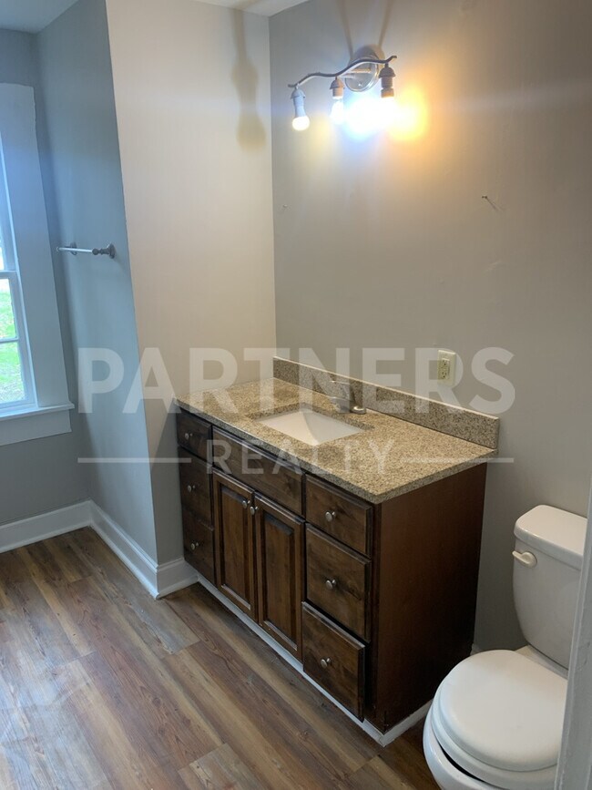 Building Photo - 121 Hanrick St