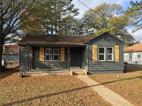 Building Photo - 723 Hall St