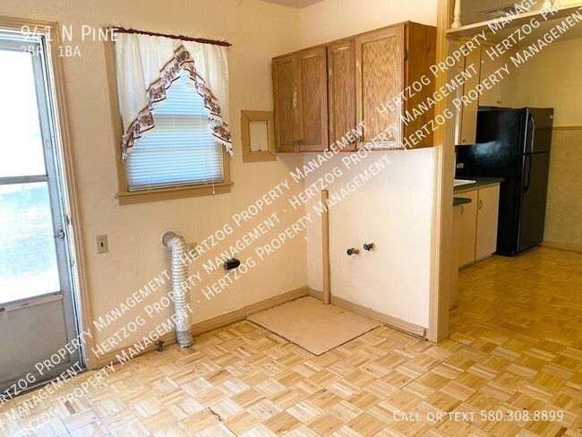 Building Photo - 941 N Pine-