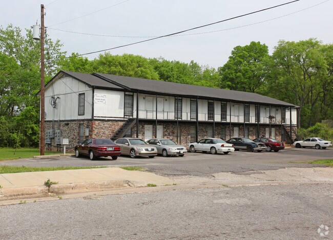 Black and White Apartments - Magnolia Creek