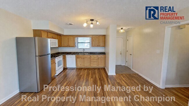 Building Photo - 4 BD/2 BA Home on Large Corner Lot with Fenced Back Yard