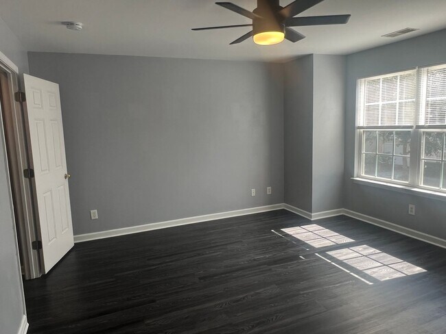 Building Photo - ** 1 Month Free Rent** Beautiful 3 Bedroom/ 2.5 Bath Unfurnished Townhouse in Wellstone!