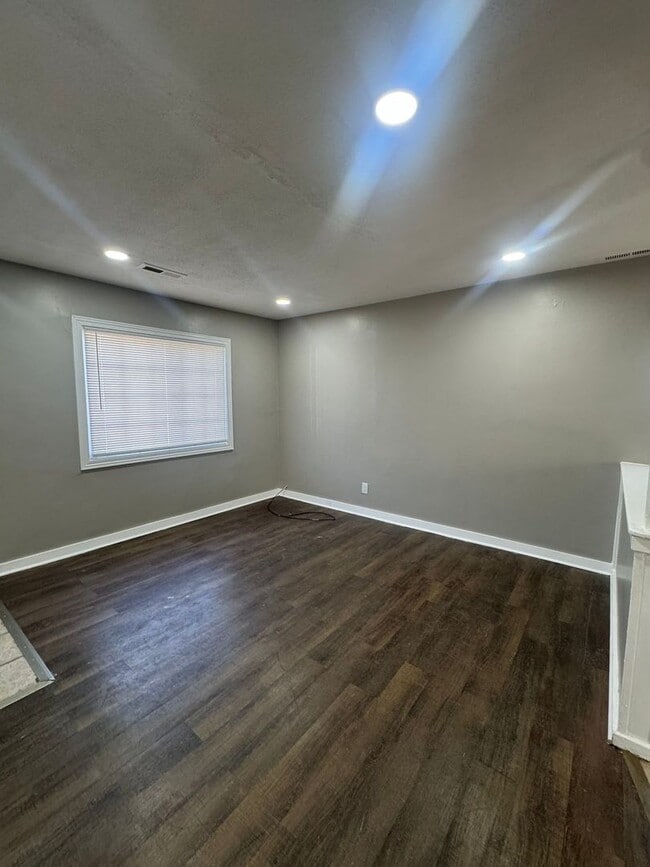 Building Photo - Charming 3-Bedroom Home in Gary