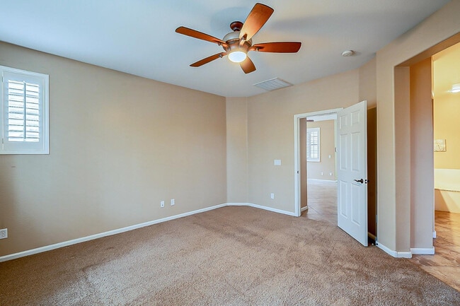 Building Photo - 15370 W Bloomfield Rd