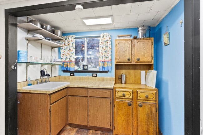 Building Photo - 200 Motel Dr.