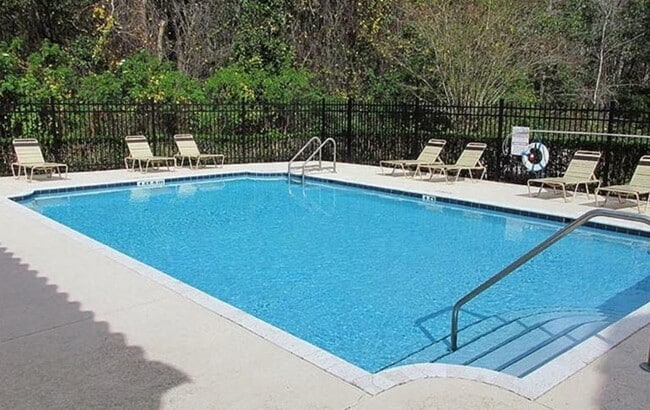 Building Photo - 102 Monroe Cir