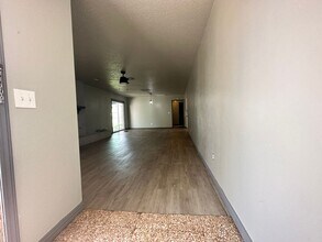 Building Photo - 2 bed unit okc