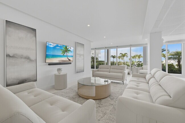 Building Photo - Naples Continental - Condo on the beach!!