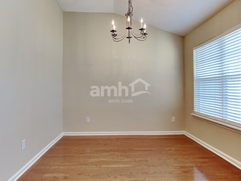 Building Photo - 7152 Rapid River Dr N
