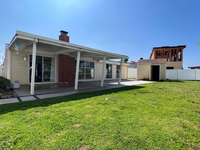 Building Photo - Welcome Summer in this Serra Mesa GEM!