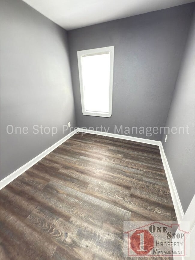 Building Photo - Beautiful 3 Bedroom 1 Bathroom Home in Kansas City!