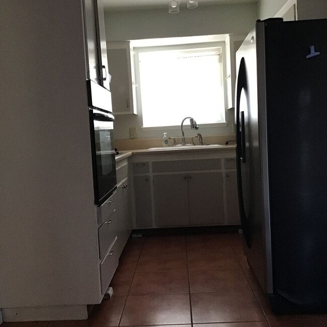 Building Photo - 3 Bedroom Home - Move in Special $200.00 o...