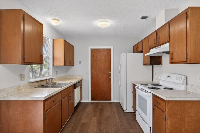 Building Photo - Nice family home!