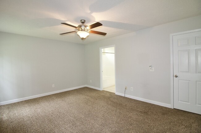 Building Photo - Great 3 bed + bonus house in Aberdeen