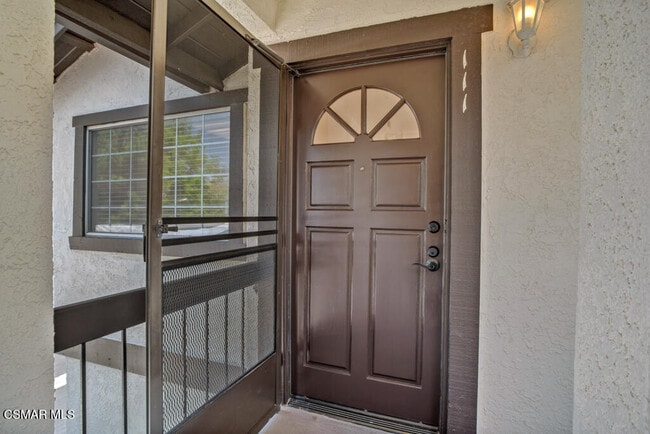 Building Photo - 5532 Las Virgenes Rd