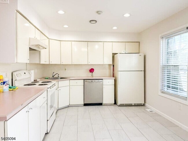 Building Photo - 167 Concordia Cir