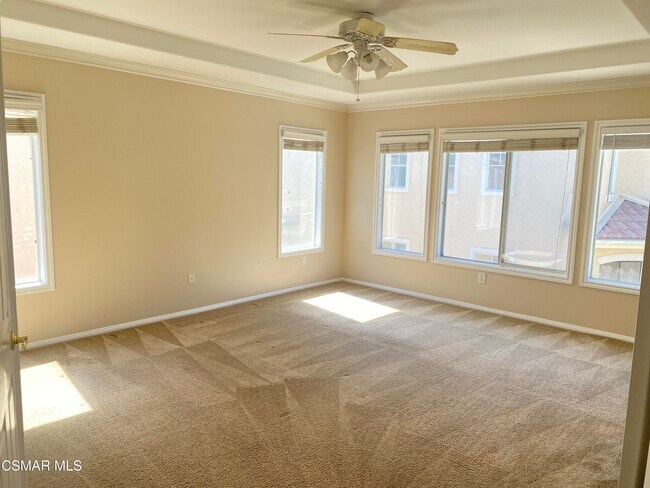 Building Photo - 2559 Parade Ave