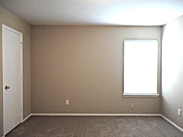 Building Photo - 18227 Thicket Grove Rd