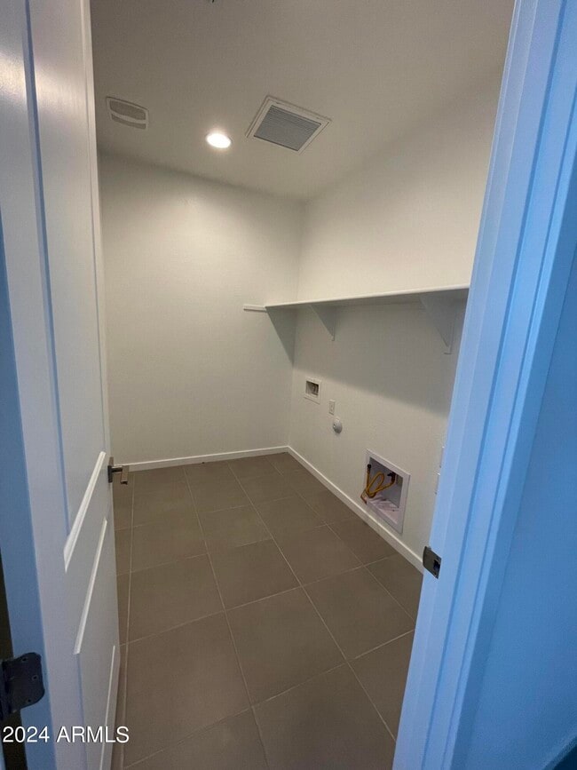 Building Photo - 4711 S 110th Ave