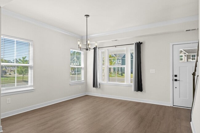 Building Photo - 2600 Elowen Ln