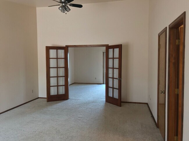 Building Photo - 5292 Cracker Barrel Cir