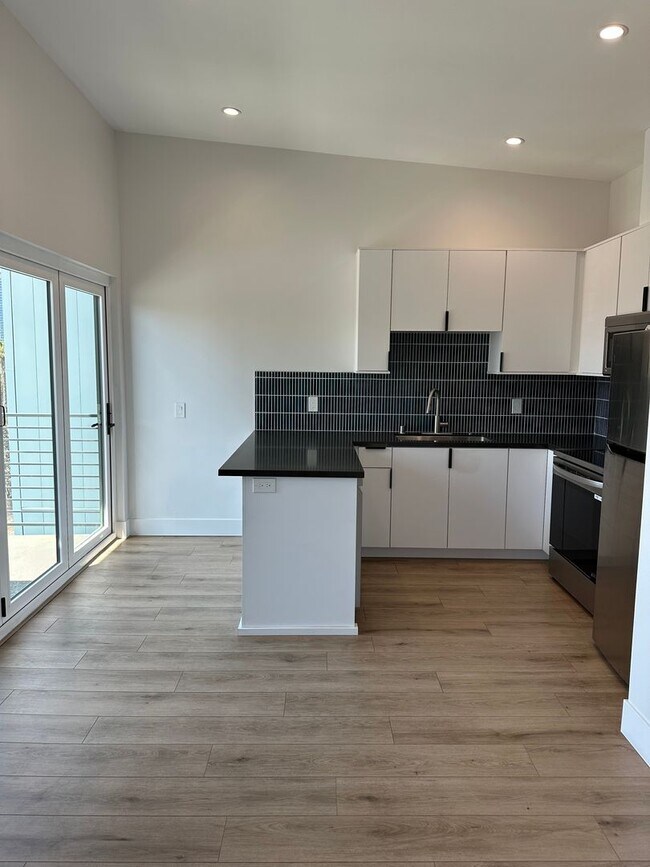 Building Photo - 2320 F St