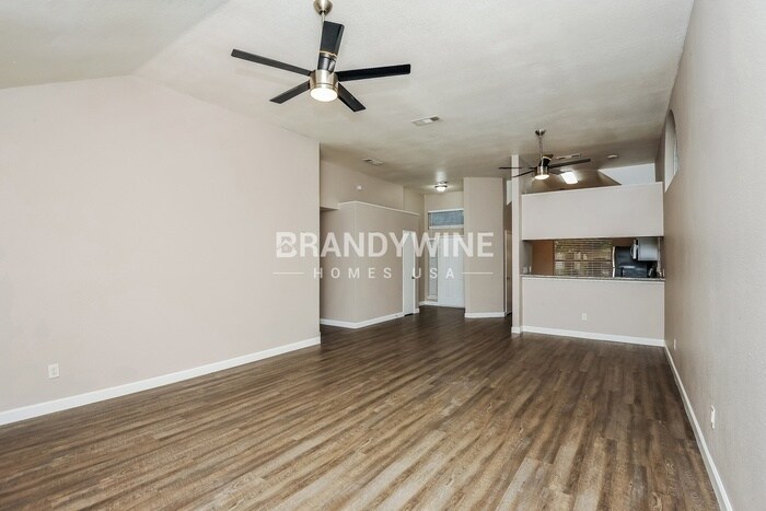 Building Photo - 737 Lionel Way