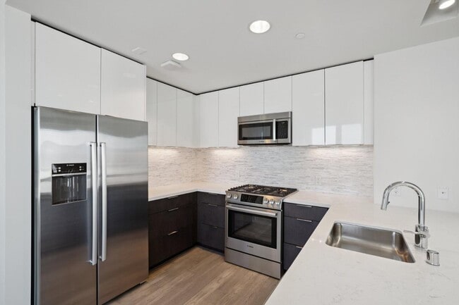Building Photo - 10 Innes Ct
