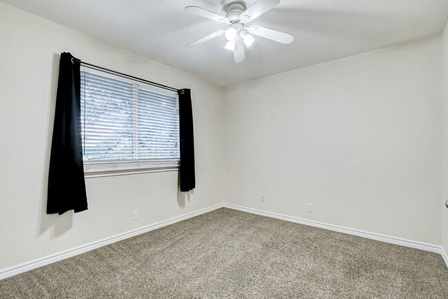 Building Photo - ***APPLICATION CURRENTLY UNDER REVIEW***MO...