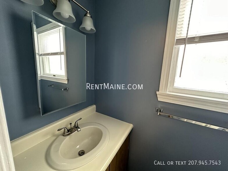 Building Photo - 114 Main Rd S