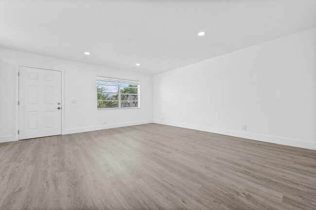 Building Photo - 511 Flanders K