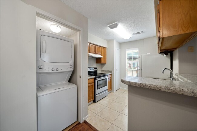 Building Photo - 2120 El Paseo St